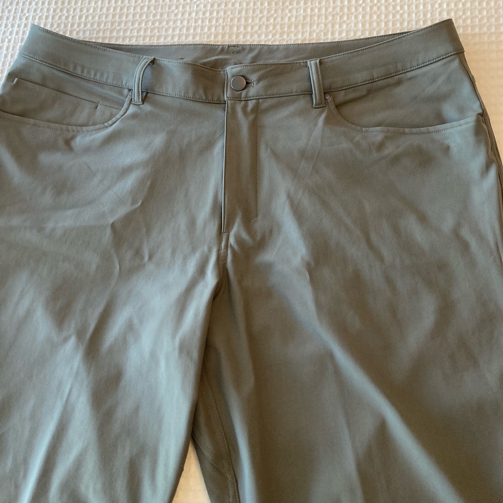 Men’s Lululemon ABC pant